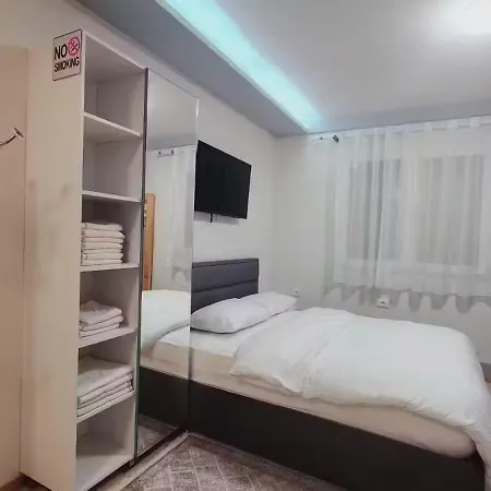 Xhorxhia &Room Apartment